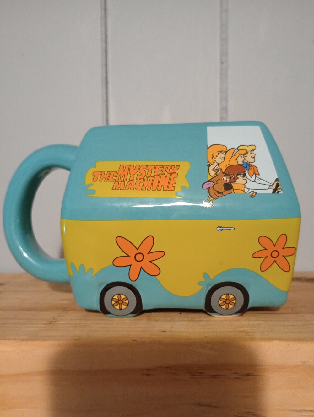 Scooby-Doo Mystery Machine Mug - Picture 3 of 8